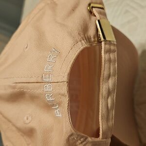 Burberry pink her hat